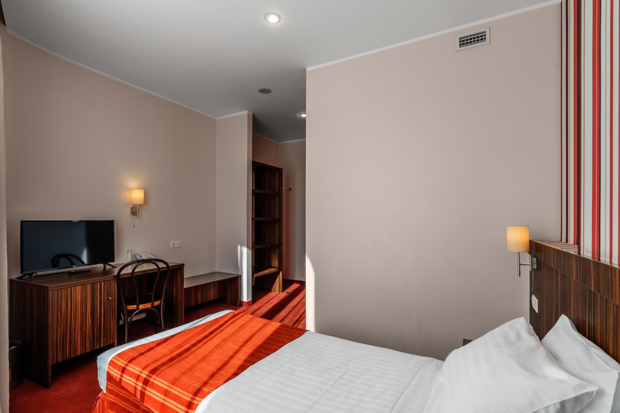 Rija Vef Hotel With Free Parking Riga Habitación foto
