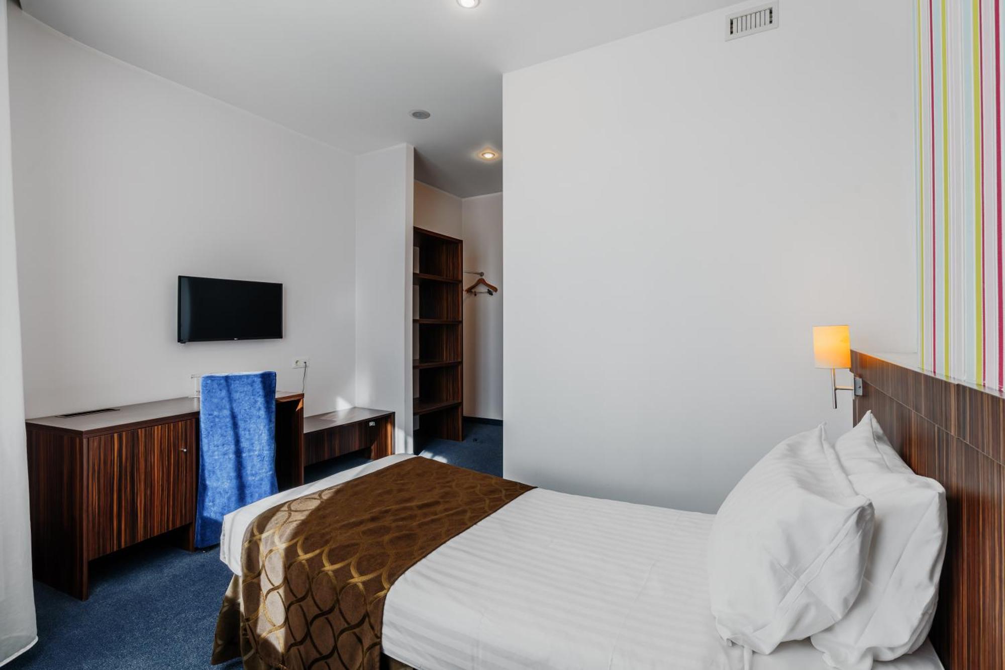 Rija Vef Hotel With Free Parking Riga Habitación foto